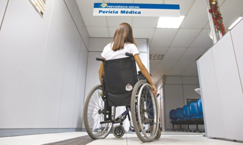 quem se aposenta por invalidez tem direito a indenização por tempo de serviço