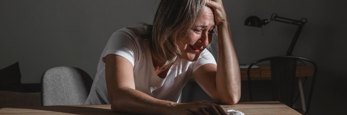 adult-woman-stressing-out-home (3)