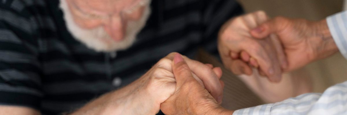 idosos-enfrentando-doenca-de-alzheimer (1)